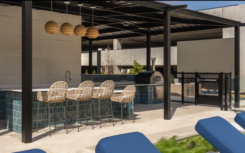 Poolside Kitchen with Pizza Oven